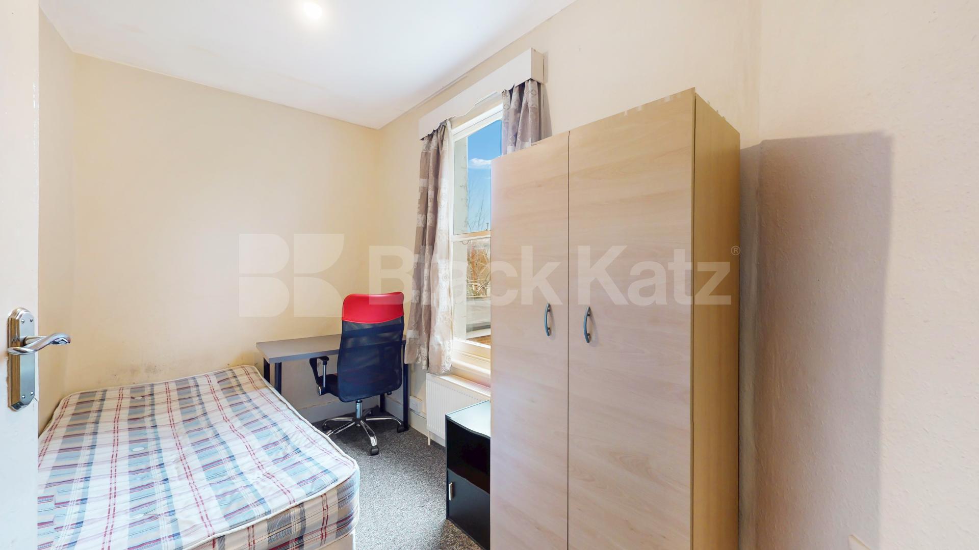 Located close to Turnpike lane Station is this large 3 bedroom property Willoughby Road, Turnpike Lane 